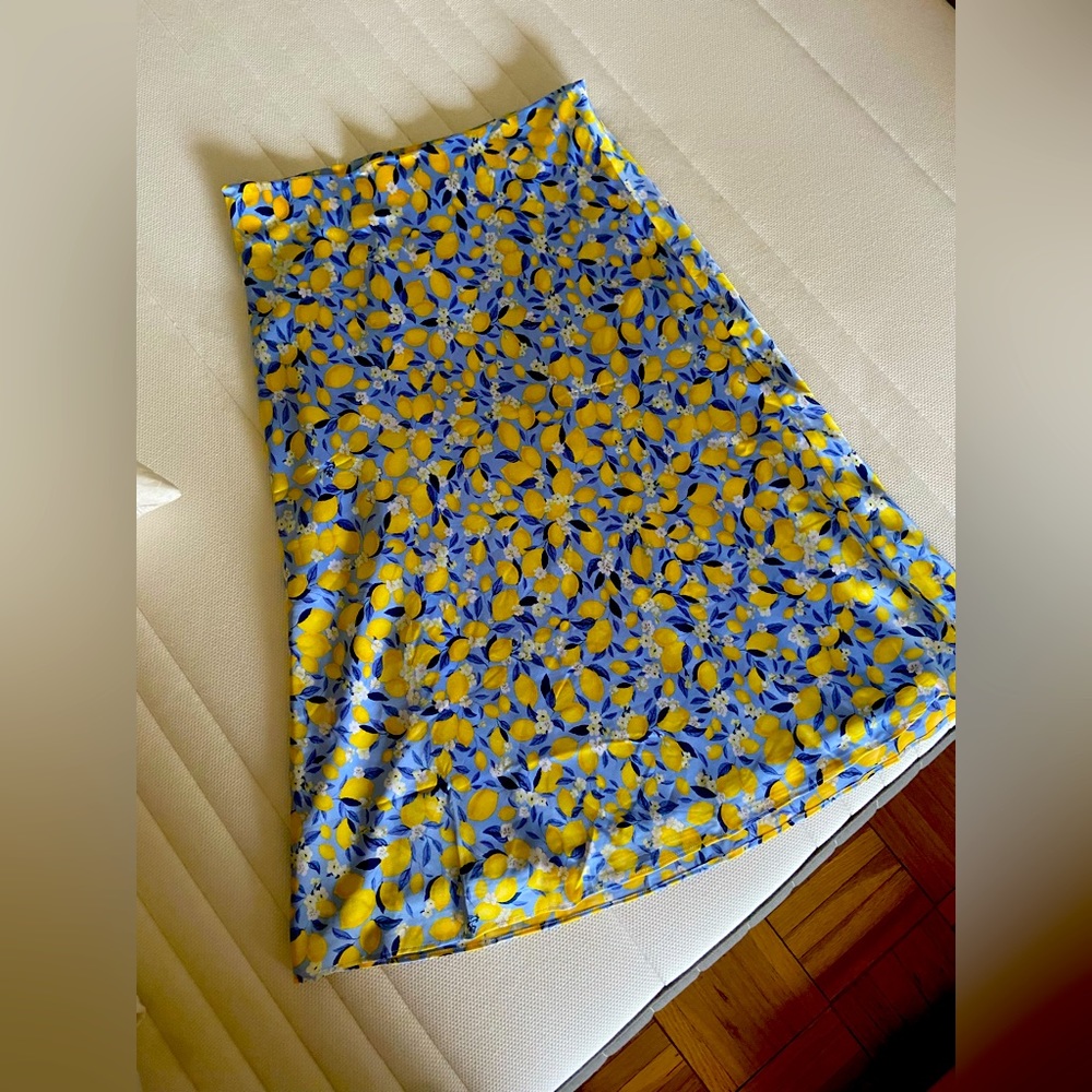 Ann Taylor blue & lemon patterned midi skirt with elastic waist